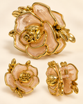Pinza de rosas con bordes dorados